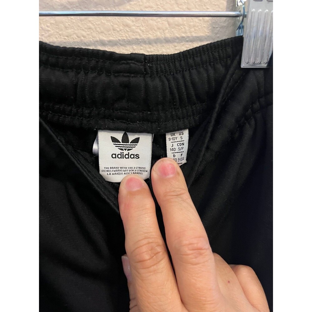 Adidas shorts size: small 9/10 years - Picture 3 of 3